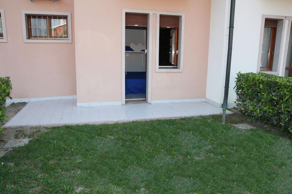 Residence Equilio Family Apartments Lido di Jesolo Rum bild